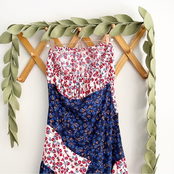 Lulu’s Floral Strapless Midi Dress - Picture 11 of 15